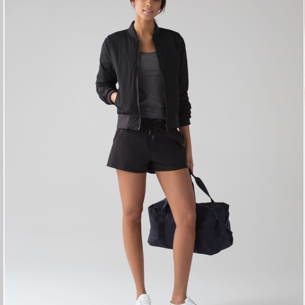 Lululemon On The Fly Short *2.5" Size 4